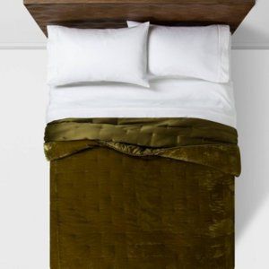 Queen Velvet Tufted Stitch Quilt - Opalhouse™ in Moss